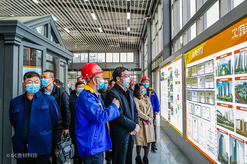 施波：貴州省工商聯(lián)副主席   徐紅：貴陽(yáng)市委常委、市委統(tǒng)戰(zhàn)部部長(zhǎng)
