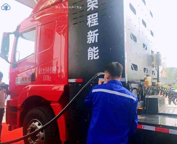 看，氫氣重卡來了！天津貨運零排放示范助力“雙碳”.jpg