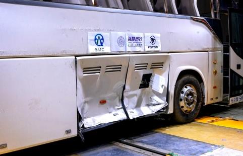 歐輝氫燃料客車通過國內(nèi)首次碰撞試驗(yàn)，“護(hù)奧”實(shí)力贏得了央視的贊許！.jpg