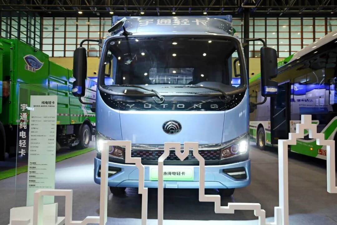 宇通新能源產(chǎn)品亮相2023第十一屆鄭州國際新能源汽車博覽會(huì).jpg